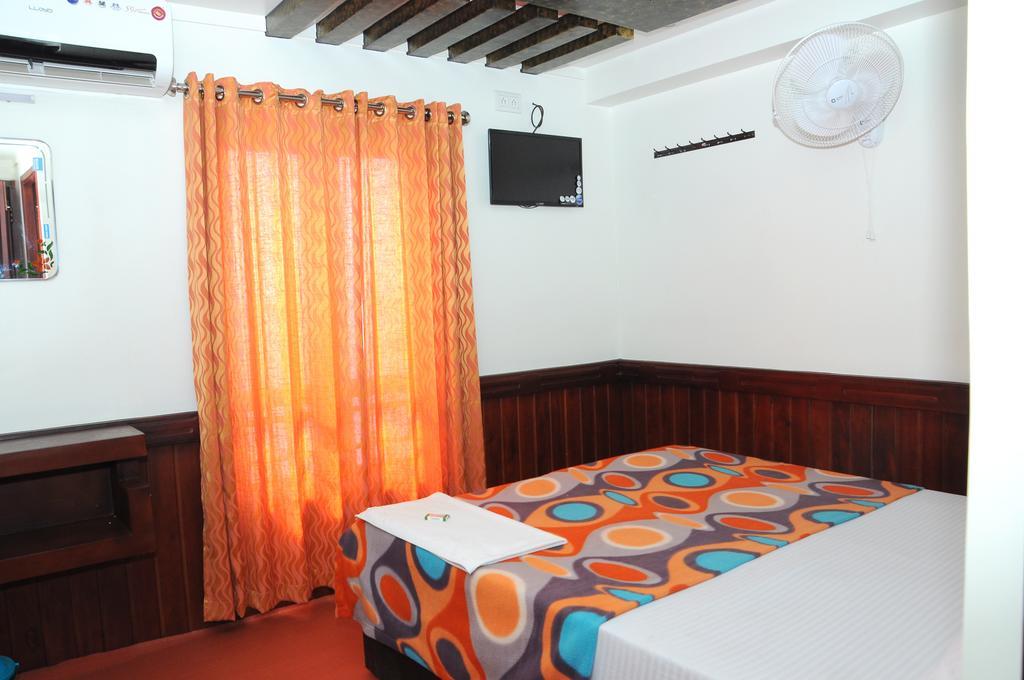 Marari Houseboat Ξενοδοχείο Mararikulam Δωμάτιο φωτογραφία