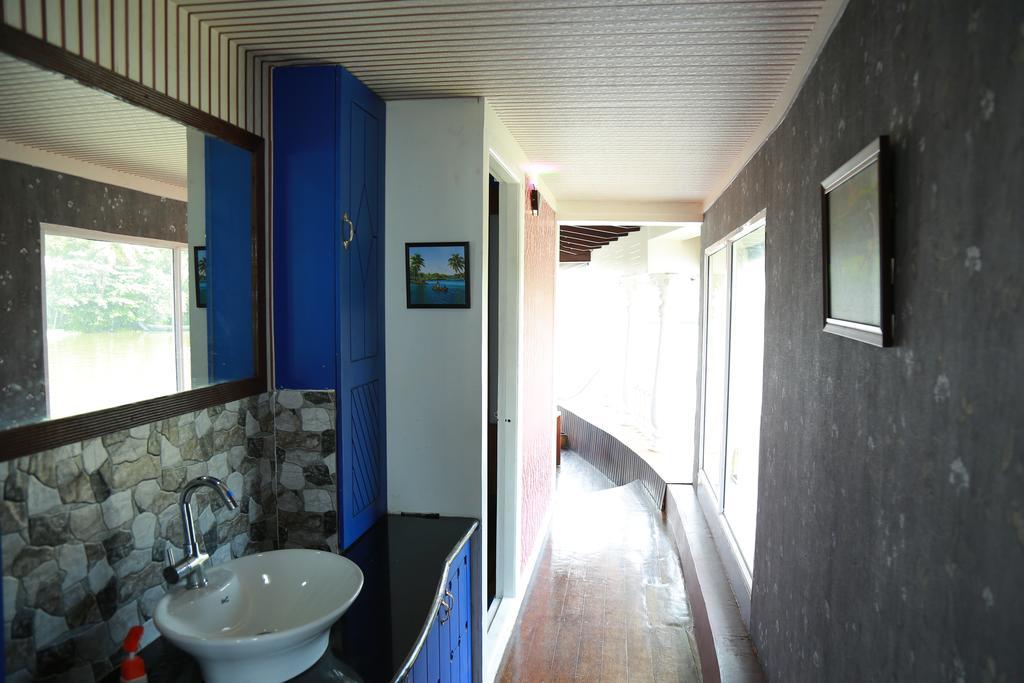 Marari Houseboat Ξενοδοχείο Mararikulam Εξωτερικό φωτογραφία